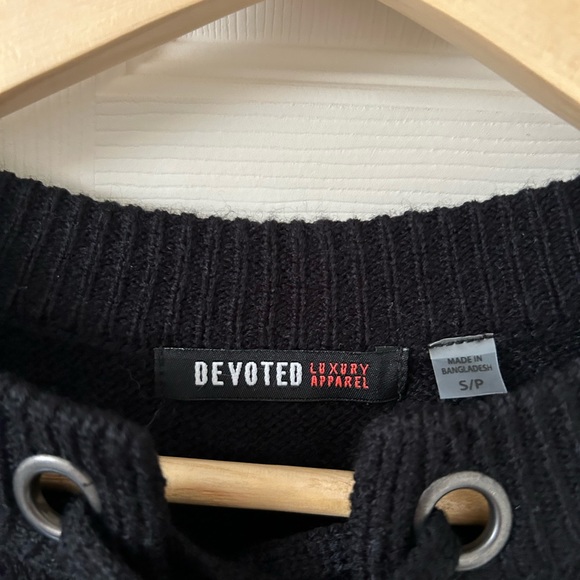 Sweater size small - Picture 2 of 2